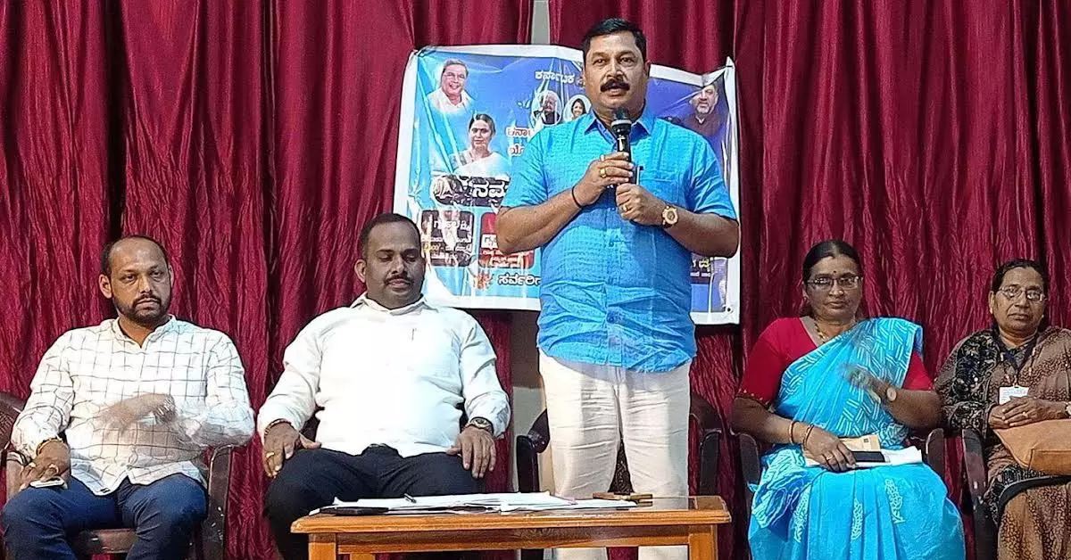 ಪಂಚ ಗ್ಯಾರಂಟಿ ಯೋಜನೆಗಳ ಪರಿಣಾಮಕಾರಿ ಅನುಷ್ಠಾನಕ್ಕೆ ʼನಮ್ಮ ನಡೆ ವಾರ್ಡಿನ ಕಡೆಗೆʼ ಕಾರ್ಯಕ್ರಮ: ರಮೇಶ್ ಕಾಂಚನ್ ಪಂಚ ಗ್ಯಾರಂಟಿ ಯೋಜನೆಗಳ ಪರಿಣಾಮಕಾರಿ ಅನುಷ್ಠಾನಕ್ಕೆ ʼನಮ್ಮ ನಡೆ ವಾರ್ಡಿನ ಕಡೆಗೆʼ ಕಾರ್ಯಕ್ರಮ: ರಮೇಶ್ ಕಾಂಚನ್