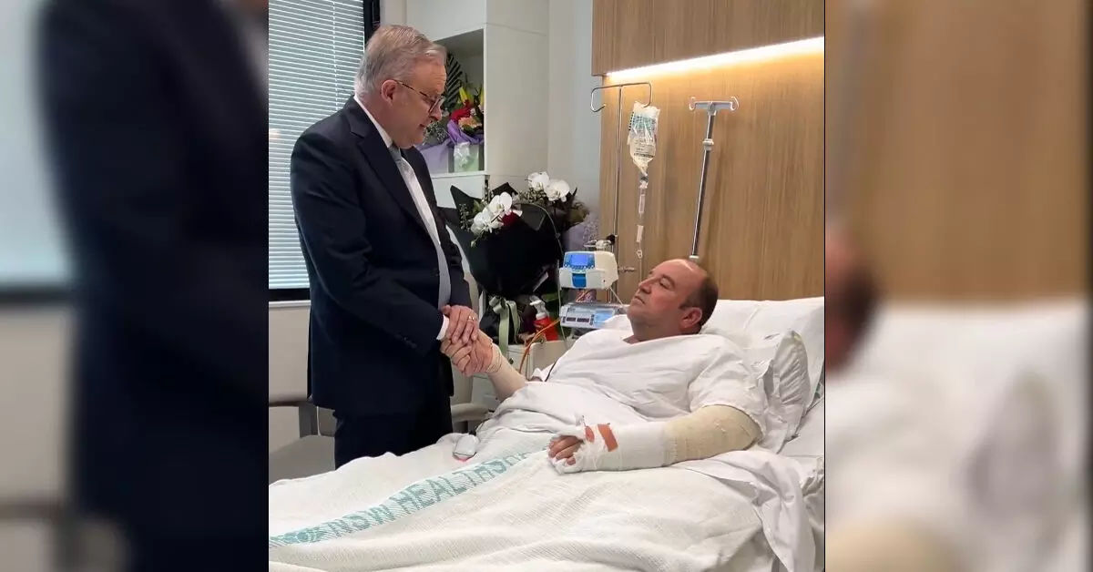 ‘ಹೀರೋ’ ಆಹ್ಮದ್ ಶೌರ್ಯವನ್ನು ಶ್ಲಾಘಿಸಿದ ಆಸ್ಟ್ರೇಲಿಯ ಪ್ರಧಾನಿ ‘ಹೀರೋ’ ಆಹ್ಮದ್ ಶೌರ್ಯವನ್ನು ಶ್ಲಾಘಿಸಿದ ಆಸ್ಟ್ರೇಲಿಯ ಪ್ರಧಾನಿ