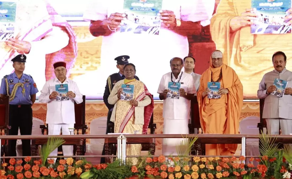 ಸಾಮಾಜಿಕ ಸಾಮರಸ್ಯಕ್ಕೆ ಅಧ್ಯಾತ್ಮದ ಮಾರ್ಗದರ್ಶನ ಅತ್ಯಗತ್ಯ : ರಾಷ್ಟ್ರಪತಿ ದ್ರೌಪದಿ ಮುರ್ಮು ಸಾಮಾಜಿಕ ಸಾಮರಸ್ಯಕ್ಕೆ ಅಧ್ಯಾತ್ಮದ ಮಾರ್ಗದರ್ಶನ ಅತ್ಯಗತ್ಯ : ರಾಷ್ಟ್ರಪತಿ ದ್ರೌಪದಿ ಮುರ್ಮು