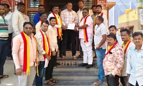 ಲಿಂಗಸುಗೂರು | ಸಿಸಿ ರಸ್ತೆಗಳಿಗೆ ವೇಗ ನಿಯಂತ್ರಕಗಳನ್ನು ಅಳವಡಿಸಲು ಕರವೇ ಮನವಿ