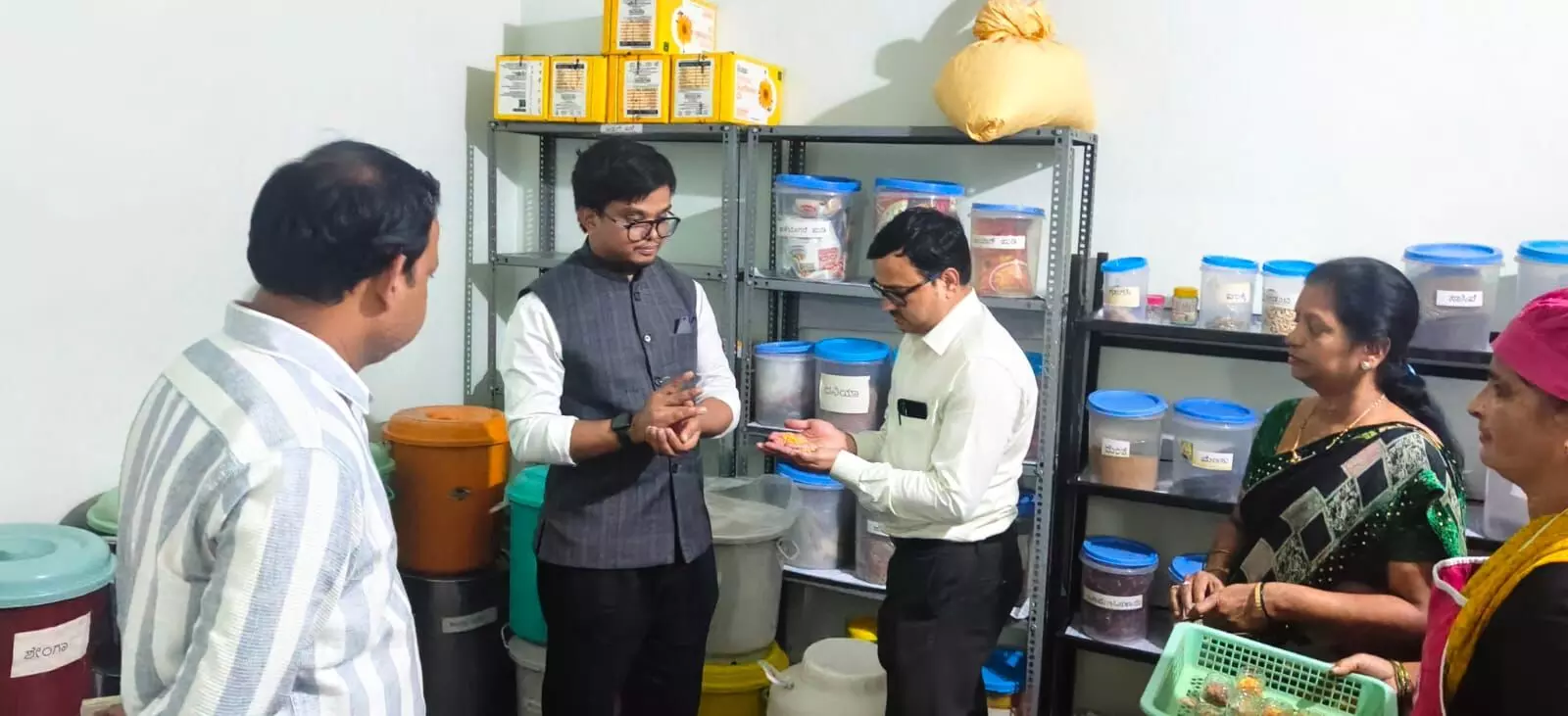 ಹಗರಿಬೊಮ್ಮನಹಳ್ಳಿ, ಹೊಸಪೇಟೆ ಹಾಸ್ಟೆಲ್ಗಳಿಗೆ ಜಿಪಂ ಸಿಇಒ ಧೀಡಿರ್ ಭೇಟಿ ಹಗರಿಬೊಮ್ಮನಹಳ್ಳಿ, ಹೊಸಪೇಟೆ ಹಾಸ್ಟೆಲ್ಗಳಿಗೆ ಜಿಪಂ ಸಿಇಒ ಧೀಡಿರ್ ಭೇಟಿ