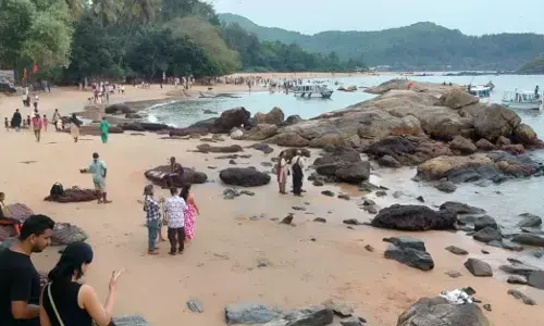 ಗೋಕರ್ಣದಲ್ಲಿ ಪ್ರವಾಸಿಗರ ಹೆಚ್ಚಳ: ವಾಹನ ಸಂಚಾರ ದಟ್ಟಣೆ