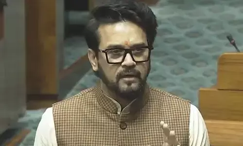 ಸದನದಲ್ಲಿ ಇ-ಸಿಗರೇಟ್ ಸೇದಿದ ಕೀರ್ತಿ ಆಝಾದ್; TMC ಸಂಸದನ ನಡವಳಿಕೆ ವಿರುದ್ಧ ಸ್ಪೀಕರ್‌ ಗೆ ಅನುರಾಗ್ ಠಾಕೂರ್ ಪತ್ರ