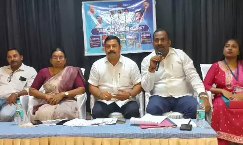 ‘ಮನೆಮನೆ ಭೇಟಿ ಮೂಲಕ ಪಂಚ ಗ್ಯಾರಂಟಿಗಳ ಪ್ರಗತಿ ಪರಿಶೀಲನೆ’