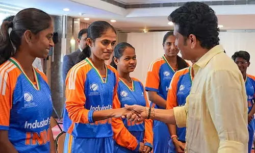 ವಿಶ್ವಕಪ್ ವಿಜೇತ ಭಾರತೀಯ ಮಹಿಳಾ ಅಂಧರ ಕ್ರಿಕೆಟ್ ತಂಡವನ್ನು ಭೇಟಿಯಾದ ಸಚಿನ್ ತೆಂಡುಲ್ಕರ್