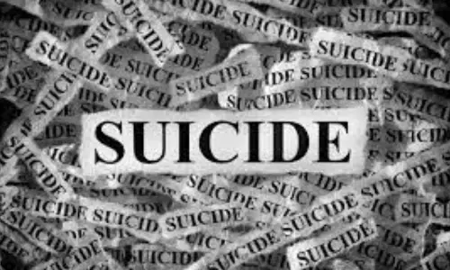 ಸ್ಪರ್ಧಾತ್ಮಕ ಪರೀಕ್ಷೆ ಎದುರಿಸಲು ಧಾರವಾಡಕ್ಕೆ ಬಂದಿದ್ದ ವಿದ್ಯಾರ್ಥಿನಿ ಆತ್ಮಹತ್ಯೆ