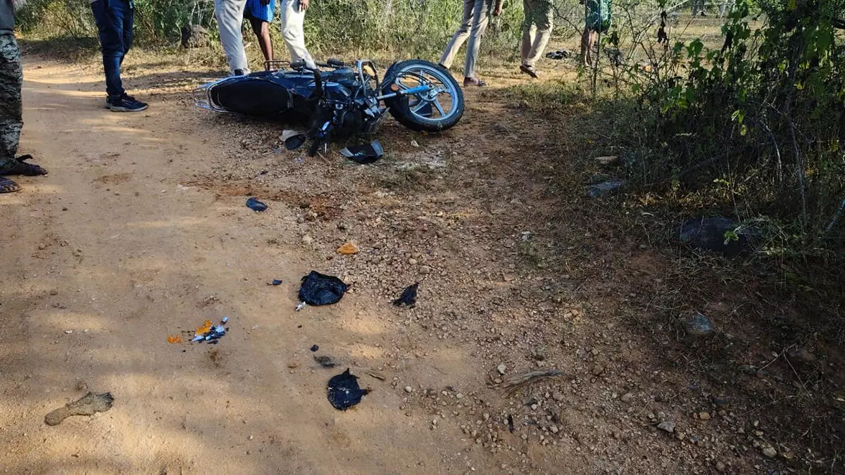 CHAMARAJANAGARA | ಕಾಡಾನೆ ದಾಳಿಗೆ ಬೈಕ್ ಸವಾರ ಬಲಿ CHAMARAJANAGARA | ಕಾಡಾನೆ ದಾಳಿಗೆ ಬೈಕ್ ಸವಾರ ಬಲಿ