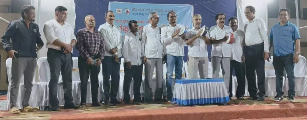 ಪುತ್ತೂರು ತಾಲೂಕು ಮಟ್ಟದ ದಫ್ ಸ್ಪರ್ಧೆ: ಬದ್ರಿಯಾ ದಫ್ ಕಮಿಟಿ ವೀರಮಂಗಳ ಪ್ರಥಮ ಪುತ್ತೂರು ತಾಲೂಕು ಮಟ್ಟದ ದಫ್ ಸ್ಪರ್ಧೆ: ಬದ್ರಿಯಾ ದಫ್ ಕಮಿಟಿ ವೀರಮಂಗಳ ಪ್ರಥಮ