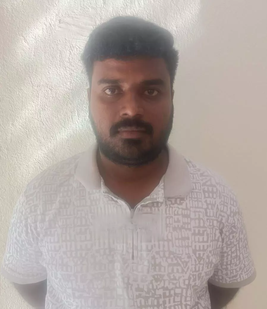 ವಂಚನೆ ಪ್ರಕರಣ: ನಾಲ್ಕು ವರ್ಷಗಳಿಂದ ತಲೆಮರೆಸಿಕೊಂಡಿದ್ದ ಆರೋಪಿ ಸೆರೆ ವಂಚನೆ ಪ್ರಕರಣ: ನಾಲ್ಕು ವರ್ಷಗಳಿಂದ ತಲೆಮರೆಸಿಕೊಂಡಿದ್ದ ಆರೋಪಿ ಸೆರೆ