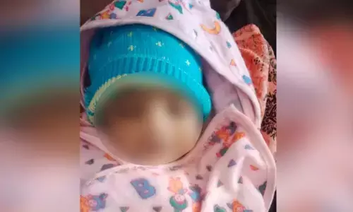 ಶಿವಮೊಗ್ಗ: ರಸ್ತೆ ಬದಿಯಲ್ಲಿ ನವಜಾತ ಶಿಶು ಪತ್ತೆ