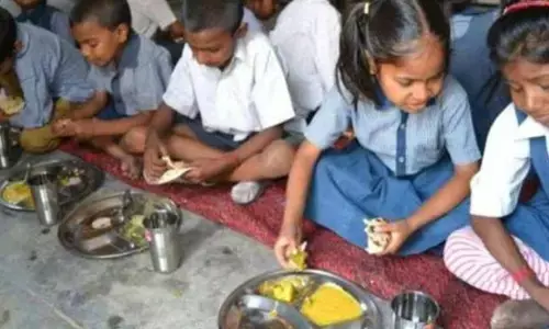 ಕೇಂದ್ರದ ಮಧ್ಯಾಹ್ನದೂಟ ಯೋಜನೆಯಡಿ ಶಾಲೆಗಳ ಸಂಖ್ಯೆಯಲ್ಲಿ ಐದು ವರ್ಷಗಳಲ್ಲಿ 84,400ರಷ್ಟು ಕುಸಿತ