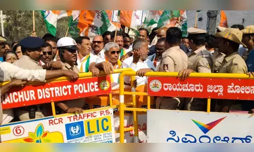 ರಾಯಚೂರು | ನ್ಯಾಷನಲ್ ಹೆರಾಲ್ಡ್ ಹೆಸರಿನಲ್ಲಿ ಕೇಂದ್ರದ ದ್ವೇಷ ರಾಜಕಾರಣ ಖಂಡಿಸಿ ಕಾಂಗ್ರೆಸ್‌ನಿಂದ ಪ್ರತಿಭಟನೆ