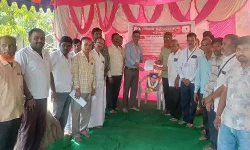 ಬಳ್ಳಾರಿ | ವಿವಿಧ ಬೇಡಿಕೆಗಳ ಈಡೇರಿಕೆಗೆ ಆಗ್ರಹಿಸಿ ಅನಿರ್ಧಿಷ್ಠಾವಧಿ ಮುಷ್ಕರ