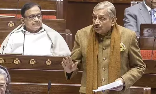 Delhi Air Pollution | ಜನರು ಗ್ಯಾಸ್ ಚೇಂಬರ್ ಒಳಗೆ ಸಿಕ್ಕಿಹಾಕಿಕೊಂಡಿದ್ದಾರೆ: ಕಾಂಗ್ರೆಸ್ ವಾಗ್ದಾಳಿ