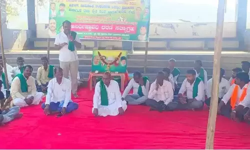 ಶಹಾಪುರ | ಪ್ರಜಾಸೌಧ ನಿರ್ಮಾಣ ವಿರೋಧಿಸಿ ಮುಂದುವರೆದ ಧರಣಿ