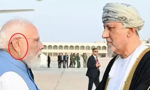 ಒಮಾನ್ ಭೇಟಿ ವೇಳೆ ಪ್ರಧಾನಿ ನರೇಂದ್ರ ಮೋದಿ ಕಿವಿಯಲ್ಲಿದ್ದ ಸಾಧನ ಏನು?