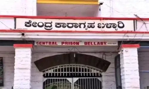 ಬಳ್ಳಾರಿ ಕೇಂದ್ರ ಕಾರಾಗೃಹದಲ್ಲಿ ಅನಿರೀಕ್ಷಿತ ತಪಾಸಣೆ: ನಿಷೇಧಿತ ವಸ್ತುಗಳು ಜಪ್ತಿ