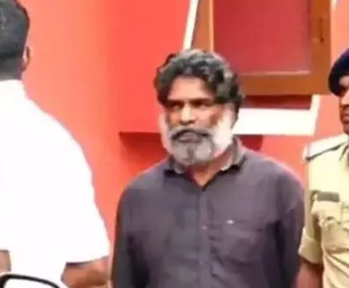 BELTHANGADY | ಮಹೇಶ್ ಶೆಟ್ಟಿ, ಗಿರೀಶ್ ಮಟ್ಟಣ್ಣವರ್, ಸಮೀರ್ ಎಂ.ಡಿ. ಸಹಿತ ಐವರ ವಿರುದ್ಧ ದೂರು ನೀಡಿದ ಚಿನ್ನಯ್ಯ BELTHANGADY | ಮಹೇಶ್ ಶೆಟ್ಟಿ, ಗಿರೀಶ್ ಮಟ್ಟಣ್ಣವರ್, ಸಮೀರ್ ಎಂ.ಡಿ. ಸಹಿತ ಐವರ ವಿರುದ್ಧ ದೂರು ನೀಡಿದ ಚಿನ್ನಯ್ಯ