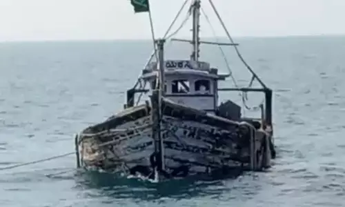 ಮಲ್ಪೆ: ಬೋಟ್ ಮುಳುಗಡೆ, ಮೀನುಗಾರರ ರಕ್ಷಣೆ: ಅಪಾರ ನಷ್ಟ