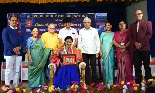 ನಟಿ ಮಾನಸಿಗೆ ಅಲೆವೂರು ಗ್ರೂಪ್ ಅವಾರ್ಡ್ ಪ್ರದಾನ