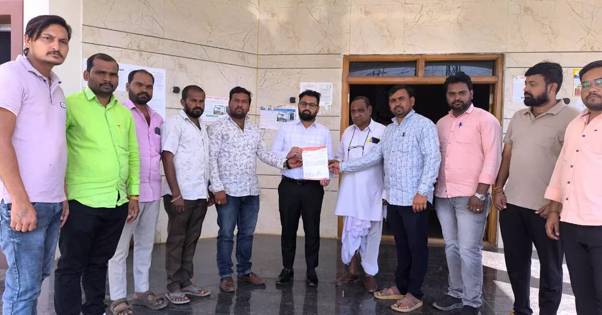 ಔರಾದ್ ತಹಶೀಲ್ದಾರ್ ಕಚೇರಿಗೆ ವಿವಿಧ ಇಲಾಖೆಗಳನ್ನು ವರ್ಗಾಯಿಸಲು ಆಗ್ರಹ ಔರಾದ್ ತಹಶೀಲ್ದಾರ್ ಕಚೇರಿಗೆ ವಿವಿಧ ಇಲಾಖೆಗಳನ್ನು ವರ್ಗಾಯಿಸಲು ಆಗ್ರಹ