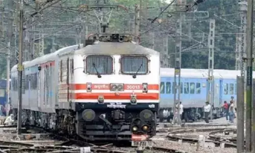 Indian Railway | ಬಾಕಿ ವಸೂಲಿ, ಟಿಕೆಟೇತರ ಆದಾಯದಲ್ಲಿ ಹಿಂದೆ ಬಿದ್ದ ರೈಲ್ವೆ: CAG