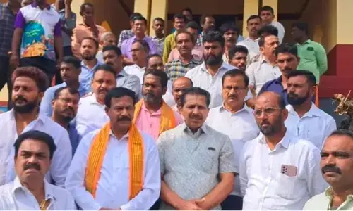 ಕೇಪು: 2ನೇ ದಿನವೂ ಅಕ್ರಮ ಕೋಳಿ ಅಂಕ; ಮಾಜಿ ಶಾಸಕ, ಬಿಜೆಪಿ ಜಿಲ್ಲಾಧ್ಯಕ್ಷ ಸಹಿತ 27 ಮಂದಿಯ ವಿರುದ್ಧ ಪ್ರಕರಣ ದಾಖಲು