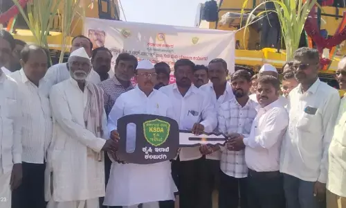 ಆಳಂದ | ಕೃಷಿ ಇಲಾಖೆಯಿಂದ ರಾಶಿ ಯಂತ್ರ ವಿತರಣೆ