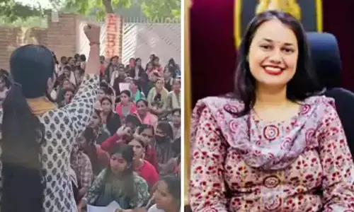 Rajasthan | ಕಲೆಕ್ಟರ್ ಟೀನಾ ದಾಬಿ ಅವರನ್ನು ರೀಲ್ ಸ್ಟಾರ್ ಎಂದ ವಿದ್ಯಾರ್ಥಿಗಳ ಬಂಧನ; ಪೊಲೀಸ್ ಠಾಣೆಯ ಮುಂದೆ ಧರಣಿ