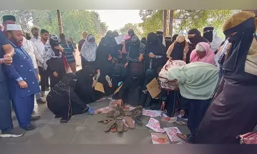 ರಾಯಚೂರು | ಬಿಹಾರ ಮುಖ್ಯಮಂತ್ರಿ ನಿತೀಶ್ ಕುಮಾರ್ ವಿರುದ್ಧ ಮಹಿಳೆಯರಿಂದ ಪ್ರತಿಭಟನೆ