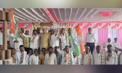 ಯಾದಗಿರಿ | ಬಿಜೆಪಿ, ಜೆಡಿಎಸ್ ಕಾರ್ಯಕರ್ತರು ಕಾಂಗ್ರೆಸ್ ಸೇರ್ಪಡೆ