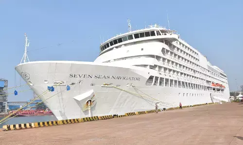 ನವಮಂಗಳೂರು ಬಂದರಿಗೆ ಆಗಮಿಸಿದ ವಿಲಾಸಿ ಹಡಗು