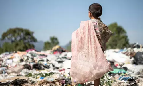 ಬಾಲ್ಯದಿಂದ ವಂಚಿತರಾಗಿರುವ ಬಡ ಮಕ್ಕಳು