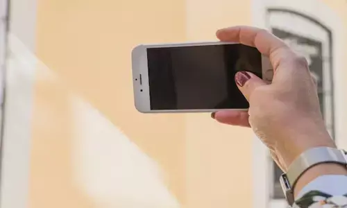 Rajasthan | ಸೊಸೆಯಂದಿರು, ಯುವತಿಯರು ಕ್ಯಾಮೆರಾ ಇರುವ ಮೊಬೈಲ್ ಫೋನ್ ಬಳಸುವಂತಿಲ್ಲ; ನಿಷೇಧ ಹೇರಿದ ಗ್ರಾ.ಪಂ.!