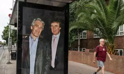 ಎಪ್ಸ್ಟೀನ್ ಫೈಲ್ಸ್ | ಟ್ರಂಪ್ ಕನಿಷ್ಠ 8 ಬಾರಿ ಎಪ್ಸ್ಟೀನ್ ನ ವಿಮಾನಗಳಲ್ಲಿ ಪ್ರಯಾಣಿಸಿದ್ದ ದಾಖಲೆಗಳು ಬಹಿರಂಗ