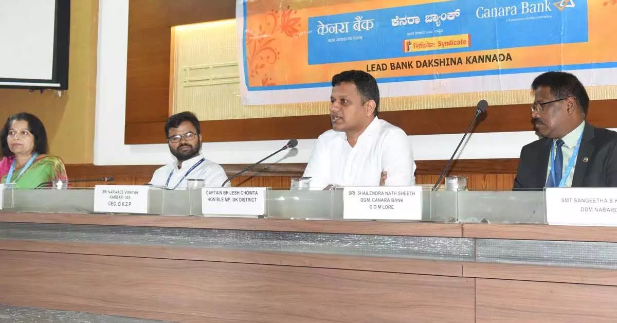 ದ.ಕ. : ನಿಷ್ಕ್ರಿಯ ಬ್ಯಾಂಕ್ ಖಾತೆಗಳಲ್ಲಿ 140 ಕೋಟಿ ರೂ. ; ಗ್ರಾಹಕರಿಗೆ ಹಿಂತಿರುಗಿಸಲು ಬ್ಯಾಂಕ್ಗಳಿಗೆ ಸಂಸದ ಬ್ರಿಜೇಶ್ ಚೌಟ ಸೂಚನೆ ದ.ಕ. : ನಿಷ್ಕ್ರಿಯ ಬ್ಯಾಂಕ್ ಖಾತೆಗಳಲ್ಲಿ 140 ಕೋಟಿ ರೂ. ; ಗ್ರಾಹಕರಿಗೆ ಹಿಂತಿರುಗಿಸಲು ಬ್ಯಾಂಕ್ಗಳಿಗೆ ಸಂಸದ ಬ್ರಿಜೇಶ್ ಚೌಟ ಸೂಚನೆ