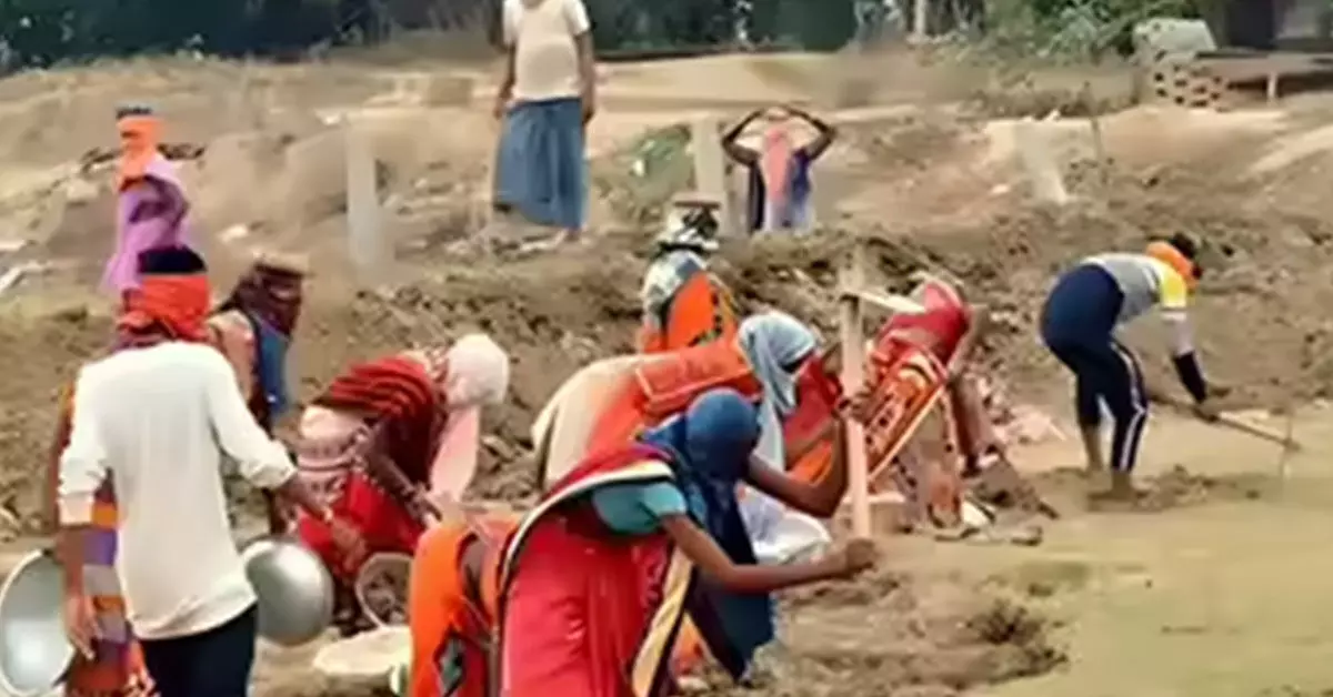 ‘ಮನರೇಗಾ’ದ ಜನಪರತೆಯನ್ನು ‘ವಿಬಿ-ಜಿ ರಾಮ್ ಜಿ’ಯಿಂದ ನಿರೀಕ್ಷಿಸಲು ಸಾಧ್ಯವೇ? ‘ಮನರೇಗಾ’ದ ಜನಪರತೆಯನ್ನು ‘ವಿಬಿ-ಜಿ ರಾಮ್ ಜಿ’ಯಿಂದ ನಿರೀಕ್ಷಿಸಲು ಸಾಧ್ಯವೇ?