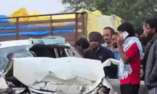 BALLARI | ಕಾರು ಅಪಘಾತ: ತಮಿಳುನಾಡಿನ ದೇವಸ್ಥಾನಕ್ಕೆ ತೆರಳಿ ವಾಪಸ್ಸಾಗುತ್ತಿದ್ದ ಮೂವರು ಮೃತ್ಯು