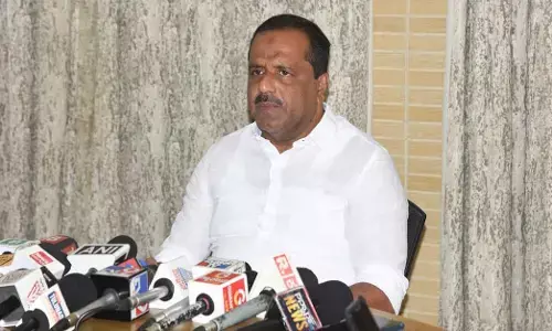 ಸಂಚಾರ ಮುಕ್ತವಾಗದ ಮಹಾಕಾಳಿಪಡ್ಪು ರೈಲ್ವೇ ಕೆಳ ಸೇತುವೆ; ಸಂಬಂಧಪಟ್ಟವರ ಜತೆ ಚರ್ಚೆ: ಯು.ಟಿ.ಖಾದರ್