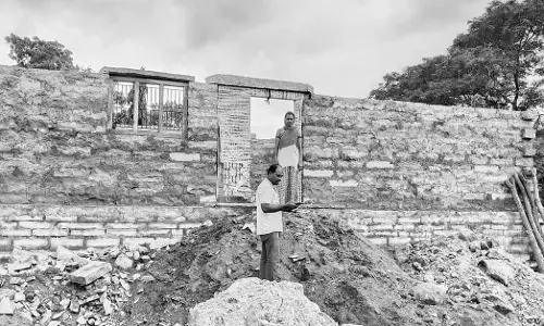 ಮರಳು ಅಭಾವ;‌ ಅನುದಾನಕ್ಕೆ ಕೊಕ್ : ಇಕ್ಕಟ್ಟಿನಲ್ಲಿ ವಸತಿ ಯೋಜನೆ ಫಲಾನುಭವಿಗಳು