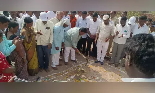 ಕುಷ್ಟಗಿ | ಬಂಡ್ರಗಲ–ಪುರತಗೇರಿ ರಸ್ತೆ, ಸಿಸಿ ರಸ್ತೆ ಕಾಮಗಾರಿಗೆ ಭೂಮಿ ಪೂಜೆ