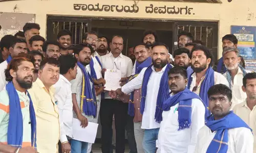 ದೇವದುರ್ಗ | ಮರ್ಯಾದೆಗೇಡು ಹತ್ಯೆ ವಿರುದ್ಧ ಕಠಿಣ ಕಾಯ್ದೆ ರೂಪಿಸಲು ದಲಿತ‌ಪರ ಒಕ್ಕೂಟದಿಂದ ಮನವಿ