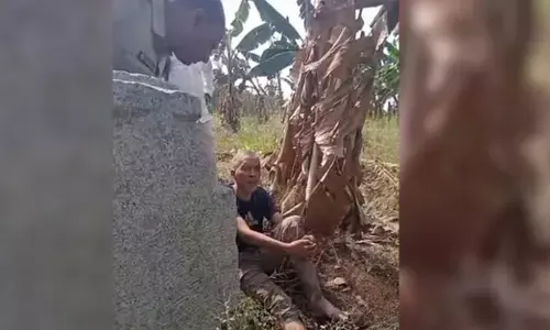 ಹೊಸಪೇಟೆ | ಗುಡ್ಡ ಹತ್ತುವಾಗ ಕುಸಿದು ಬಿದ್ದು ಫ್ರಾನ್ಸ್ ಪ್ರವಾಸಿಗನಿಗೆ ಗಾಯ