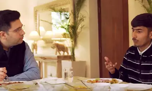 ಕಡಿಮೆ ವೇತನದ ಬಗ್ಗೆ ಅಳಲು ತೋಡಿಕೊಂಡಿದ್ದ ʼಬ್ಲಿಂಕಿಟ್ʼ ಡೆಲಿವರಿ ಏಜೆಂಟ್‌; ವಿಡಿಯೋ ವೈರಲ್‌ ಬೆನ್ನಲ್ಲೇ ಉಪಾಹಾರಕ್ಕೆ ಆಹ್ವಾನಿಸಿದ ಸಂಸದ ರಾಘವ್ ಚಡ್ಡಾ