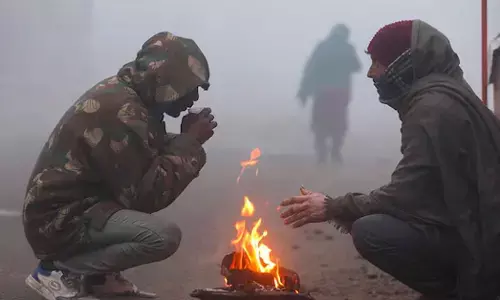 ಉತ್ತರ ಭಾರತವನ್ನು ಆವರಿಸಿದ ದಟ್ಟ ಮಂಜು, ಶೀತ ಗಾಳಿ, ಹೊಗೆ