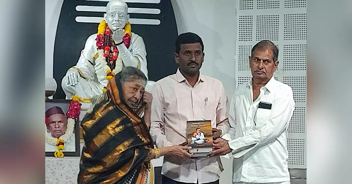 ಕಲಬುರಗಿ | ಅಲ್ಲಮ ಪ್ರಭುಗಳು ಶರಣ ಚಳುವಳಿಯ ಆತ್ಮಬಲವಾಗಿದ್ದರು : ಡಾ.ವೀರಶೆಟ್ಟಿ ಗಾರಂಪಳ್ಳಿ ಕಲಬುರಗಿ | ಅಲ್ಲಮ ಪ್ರಭುಗಳು ಶರಣ ಚಳುವಳಿಯ ಆತ್ಮಬಲವಾಗಿದ್ದರು : ಡಾ.ವೀರಶೆಟ್ಟಿ ಗಾರಂಪಳ್ಳಿ