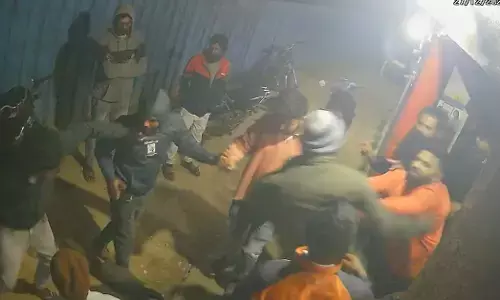 ಚಿಕ್ಕಮಗಳೂರು | ಕುಡಿದ ಮತ್ತಿನಲ್ಲಿ ಗಲಾಟೆ : ಯುವಕನಿಗೆ ಚಾಕು ಇರಿತ