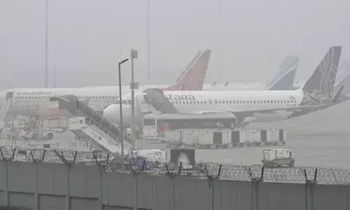 ದಿಲ್ಲಿಯನ್ನು ಆವರಿಸಿದ ದಟ್ಟ ಮಂಜು| 120ಕ್ಕೂ ಅಧಿಕ ವಿಮಾನಗಳ ಹಾರಾಟ ರದ್ದು