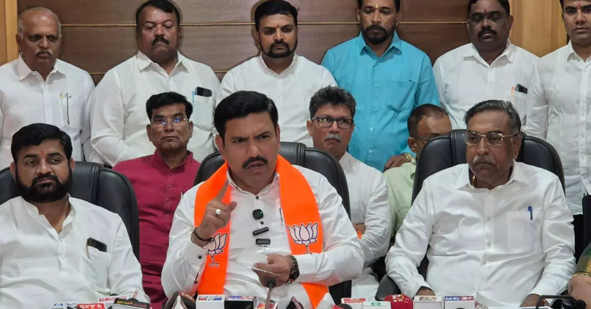 ಕೋಗಿಲು ಬಡಾವಣೆ ಅಕ್ರಮ ಮನೆಗಳ ತೆರವು; ಸಿಎಂ, ಡಿಸಿಎಂ ಯೂಟರ್ನ್ : ಬಿ.ವೈ.ವಿಜಯೇಂದ್ರ ಕೋಗಿಲು ಬಡಾವಣೆ ಅಕ್ರಮ ಮನೆಗಳ ತೆರವು; ಸಿಎಂ, ಡಿಸಿಎಂ ಯೂಟರ್ನ್ : ಬಿ.ವೈ.ವಿಜಯೇಂದ್ರ