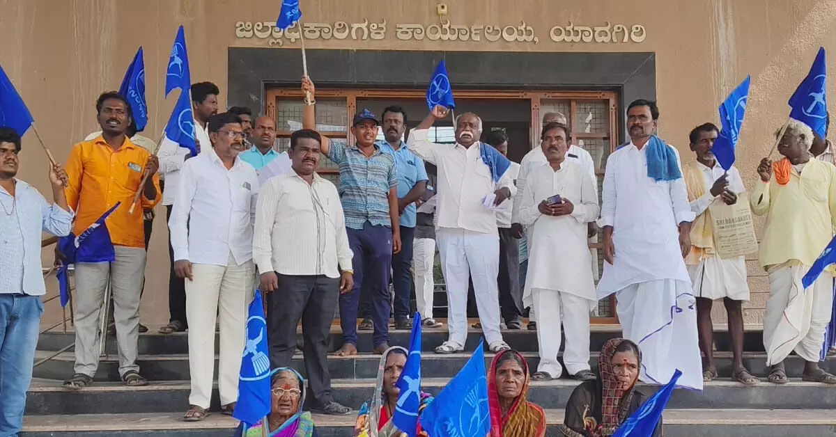 ಯಾದಗಿರಿ | ಮರ್ಯಾದೆ ಹತ್ಯೆ ಪ್ರಕರಣ ಖಂಡಿಸಿ ದಲಿತ ಸಂಘಟನೆಗಳಿಂದ ಪ್ರತಿಭಟನೆ ಯಾದಗಿರಿ | ಮರ್ಯಾದೆ ಹತ್ಯೆ ಪ್ರಕರಣ ಖಂಡಿಸಿ ದಲಿತ ಸಂಘಟನೆಗಳಿಂದ ಪ್ರತಿಭಟನೆ